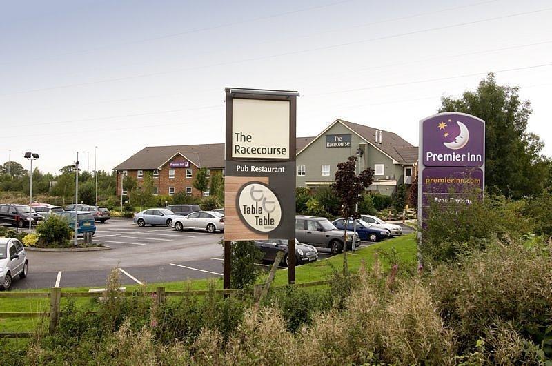 Premier Inn Uttoxeter Bagian luar foto