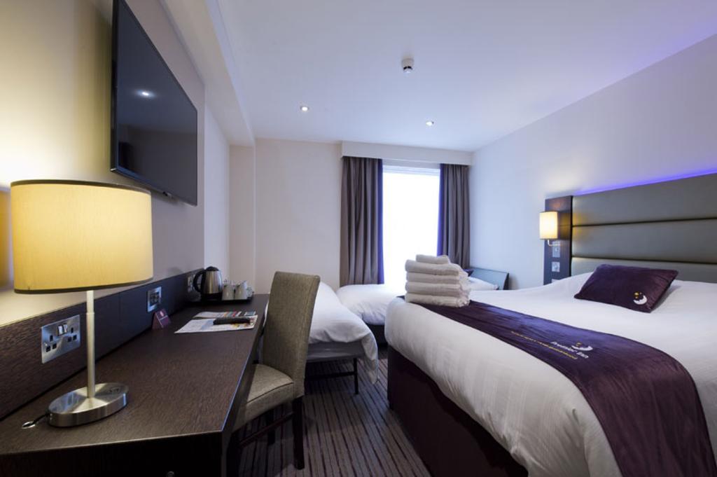 Premier Inn Uttoxeter Bagian luar foto