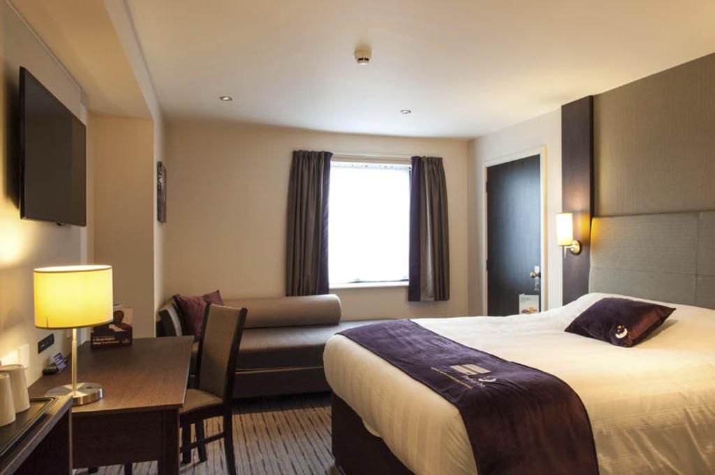 Premier Inn Uttoxeter Bagian luar foto