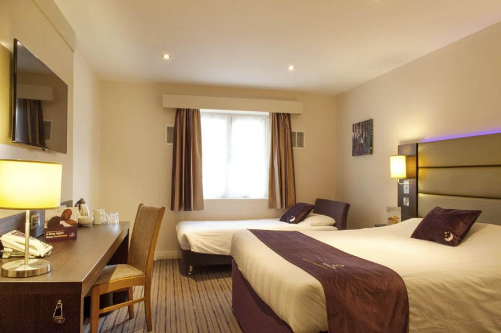 Premier Inn Uttoxeter Bagian luar foto