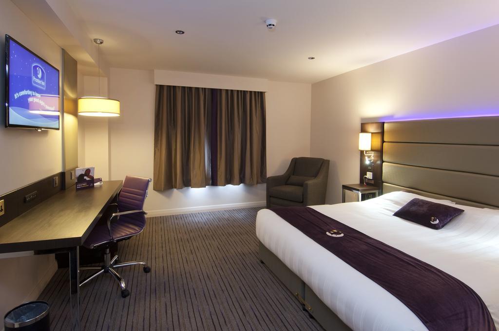Premier Inn Uttoxeter Bagian luar foto