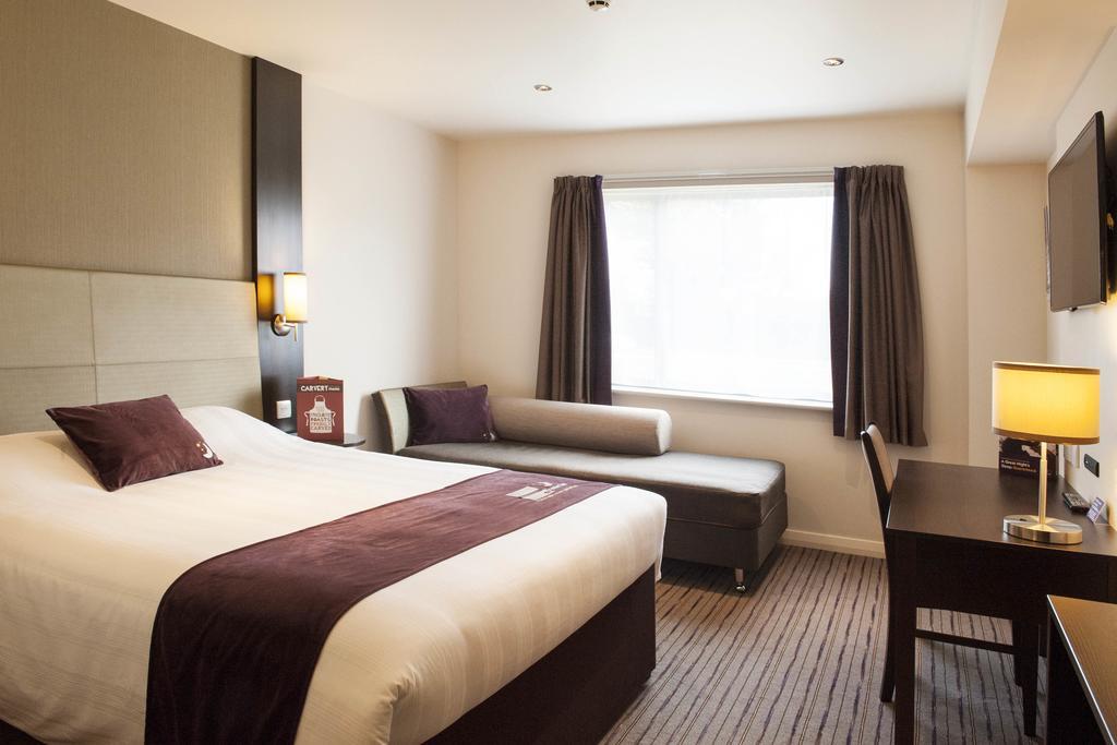 Premier Inn Uttoxeter Bagian luar foto