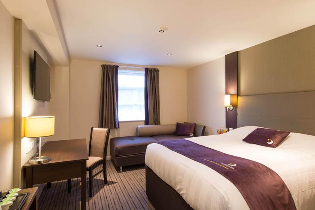Premier Inn Uttoxeter Bagian luar foto