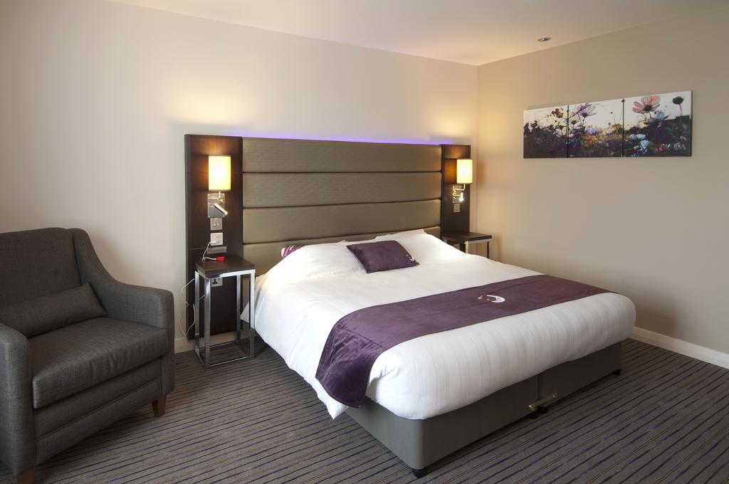 Premier Inn Uttoxeter Bagian luar foto