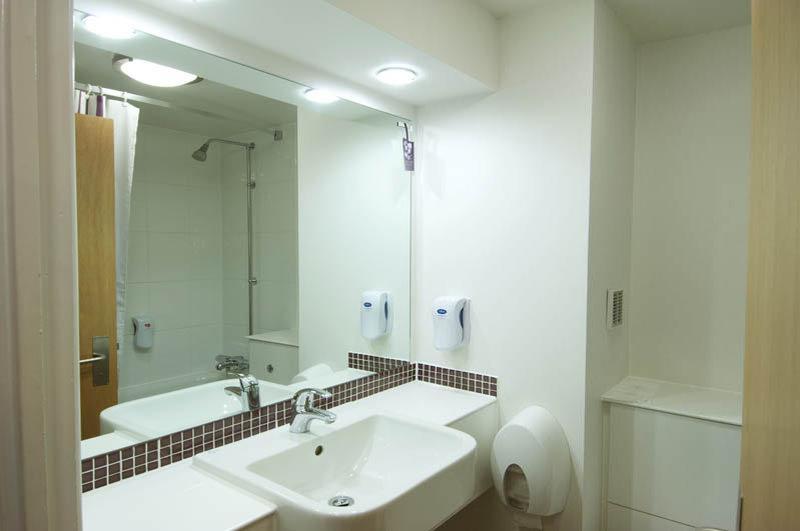 Premier Inn Uttoxeter Bagian luar foto