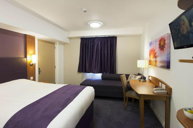 Premier Inn Uttoxeter Bagian luar foto